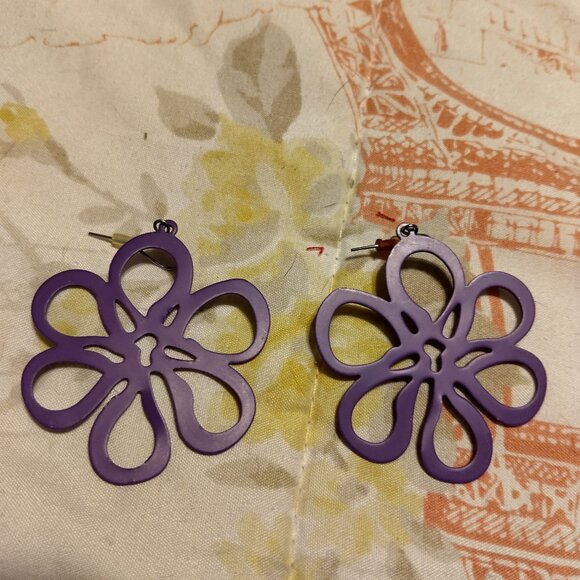 PRETTY IN PURPLE EARRINGS - Picture 1 of 1